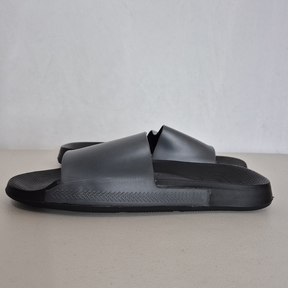 Havaianas Slip-On Flip Flop Sandal - Size 9/10W - Picture 3 of 13